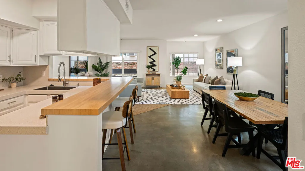 10627 Ashton Avenue 103, Los Angeles, California 90024 home-pic-1