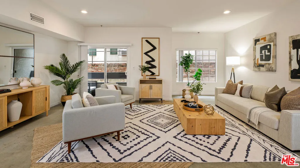 10627 Ashton Avenue 103, Los Angeles, California 90024 home-pic-2