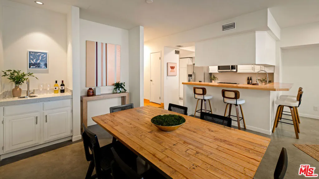 10627 Ashton Avenue 103, Los Angeles, California 90024 home-pic-10