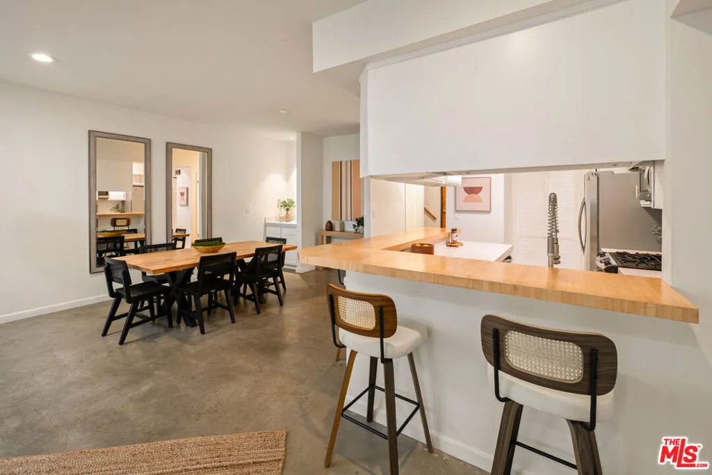 10627 Ashton Avenue 103, Los Angeles, California 90024 home-pic-8