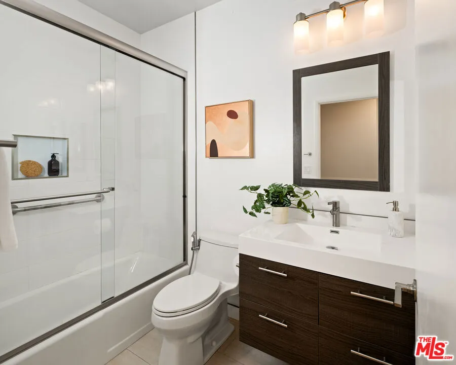 10627 Ashton Avenue 103, Los Angeles, California 90024 home-pic-24