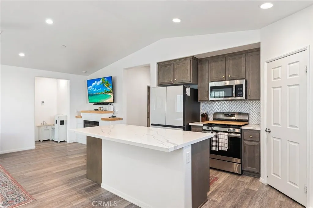 29102 Larch, Lake Elsinore, California 92530 home-pic-8