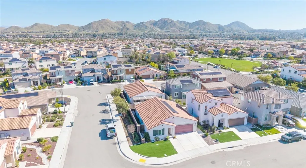29102 Larch, Lake Elsinore, California 92530 home-pic-24