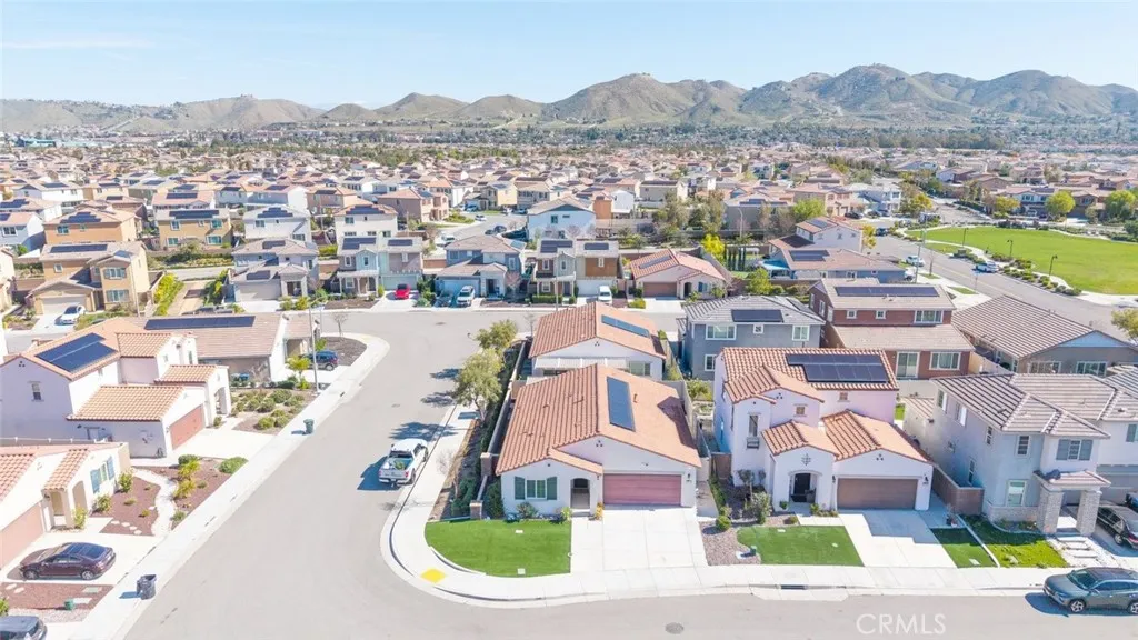 29102 Larch, Lake Elsinore, California 92530 home-pic-25