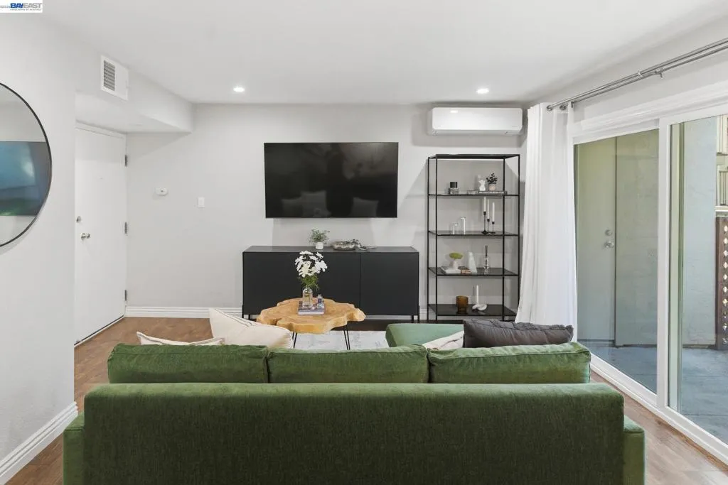 2724 2724 Oak Rd 88, Walnut Creek, California 94597 home-pic-4