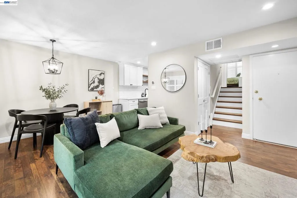 2724 2724 Oak Rd 88, Walnut Creek, California 94597 home-pic-2