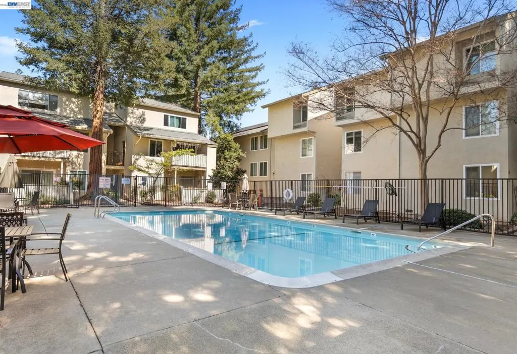 2724 2724 Oak Rd 88, Walnut Creek, California 94597 home-pic-25