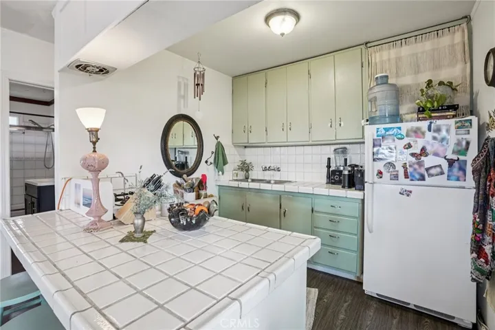 1940 N Ardmore, Manhattan Beach, California 90266