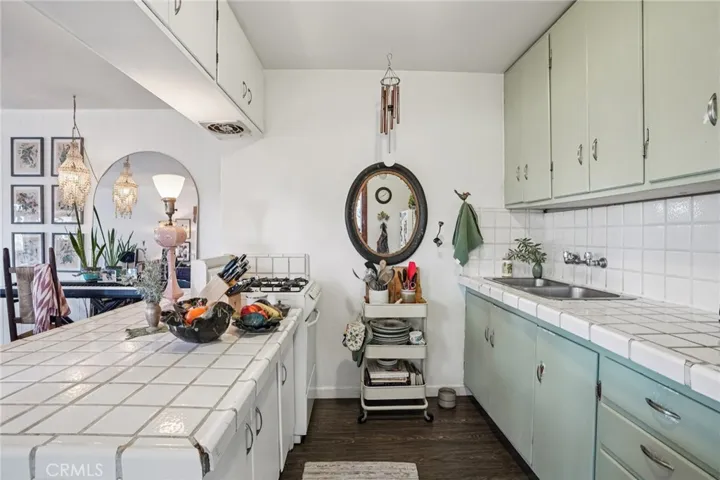 1940 N Ardmore, Manhattan Beach, California 90266
