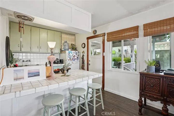 1940 N Ardmore, Manhattan Beach, California 90266