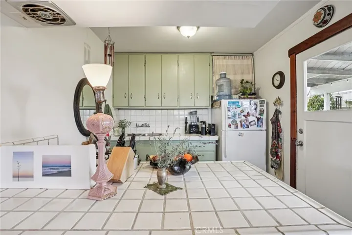 1940 N Ardmore, Manhattan Beach, California 90266