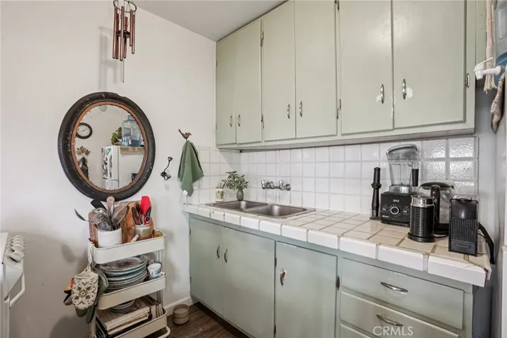 1940 N Ardmore, Manhattan Beach, California 90266