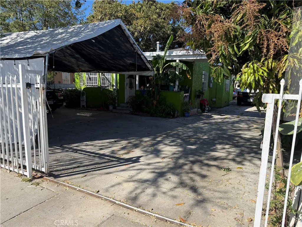 2255 E 105th, Los Angeles, California 90002 home-pic-3