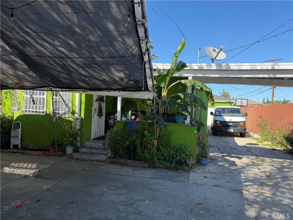 2255 E 105th, Los Angeles, California 90002 home-pic-1