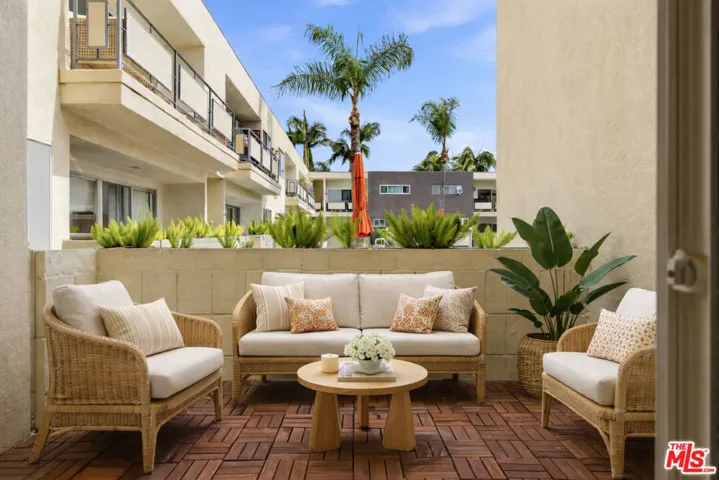 1233 N Laurel Avenue 109, West Hollywood, California 90046