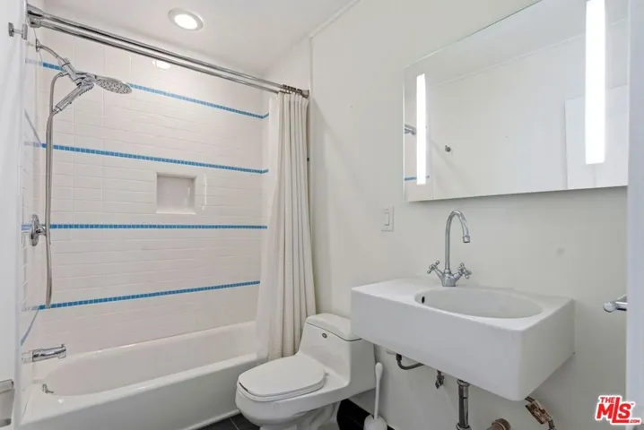 1233 N Laurel Avenue 109, West Hollywood, California 90046