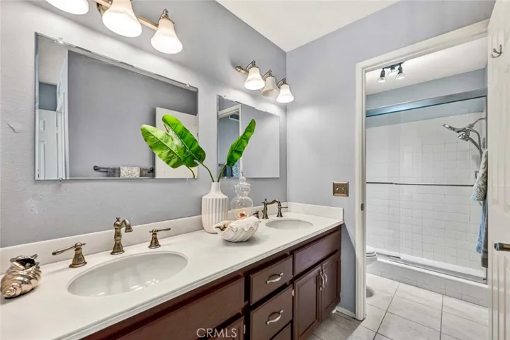 Primary Ensuite Bathroom with Dual Sinks Vanity and Full Size Walk in Shower