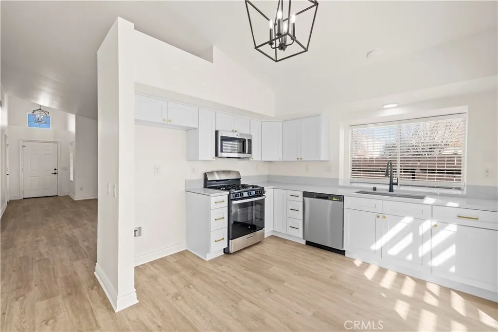 37744 Harvey Street, Palmdale, California 93550 home-pic-12