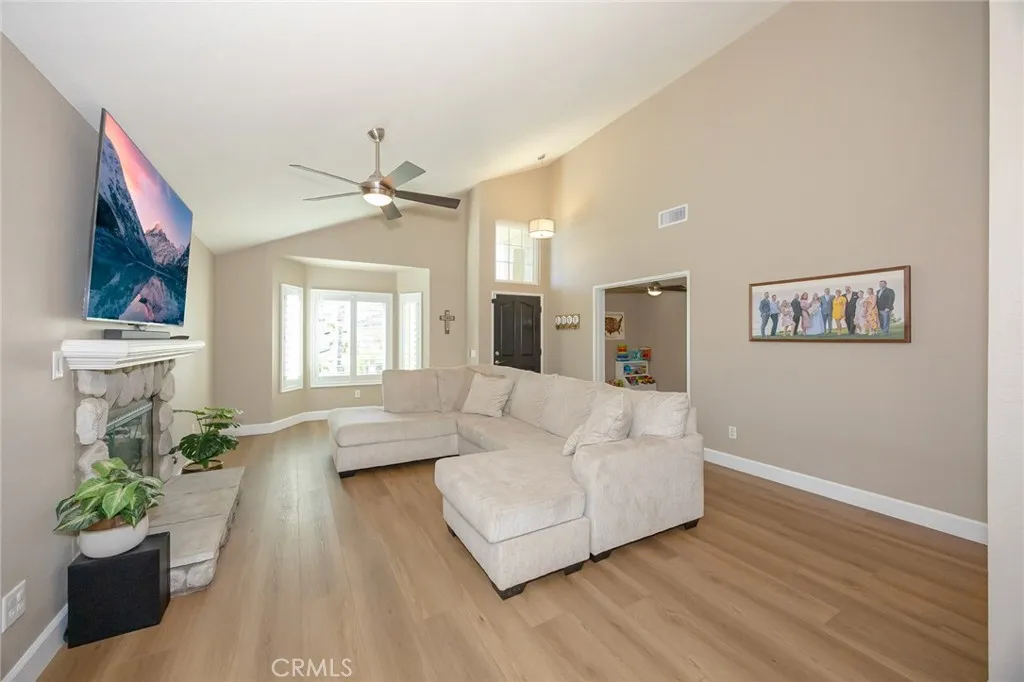 23632 Spindle, Murrieta, California 92562 home-pic-6