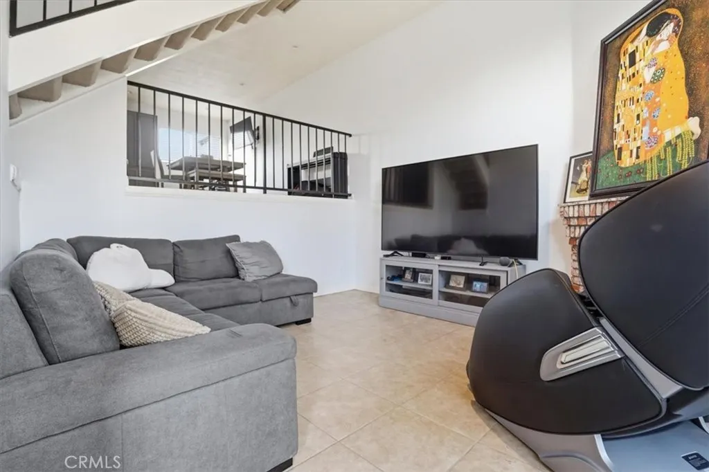 14325 Foothill 9, Sylmar, California 91342 home-pic-3