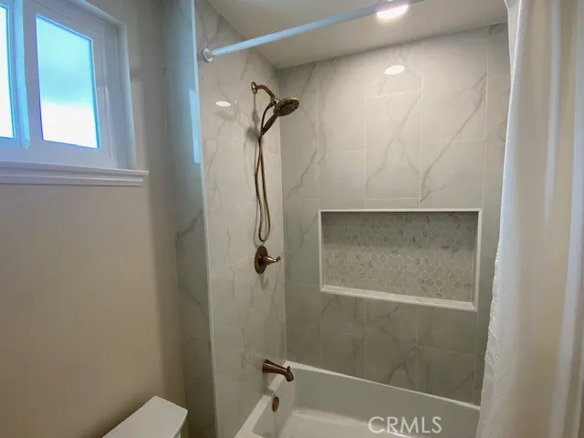 Upstairs Jack & Jill Bath 2