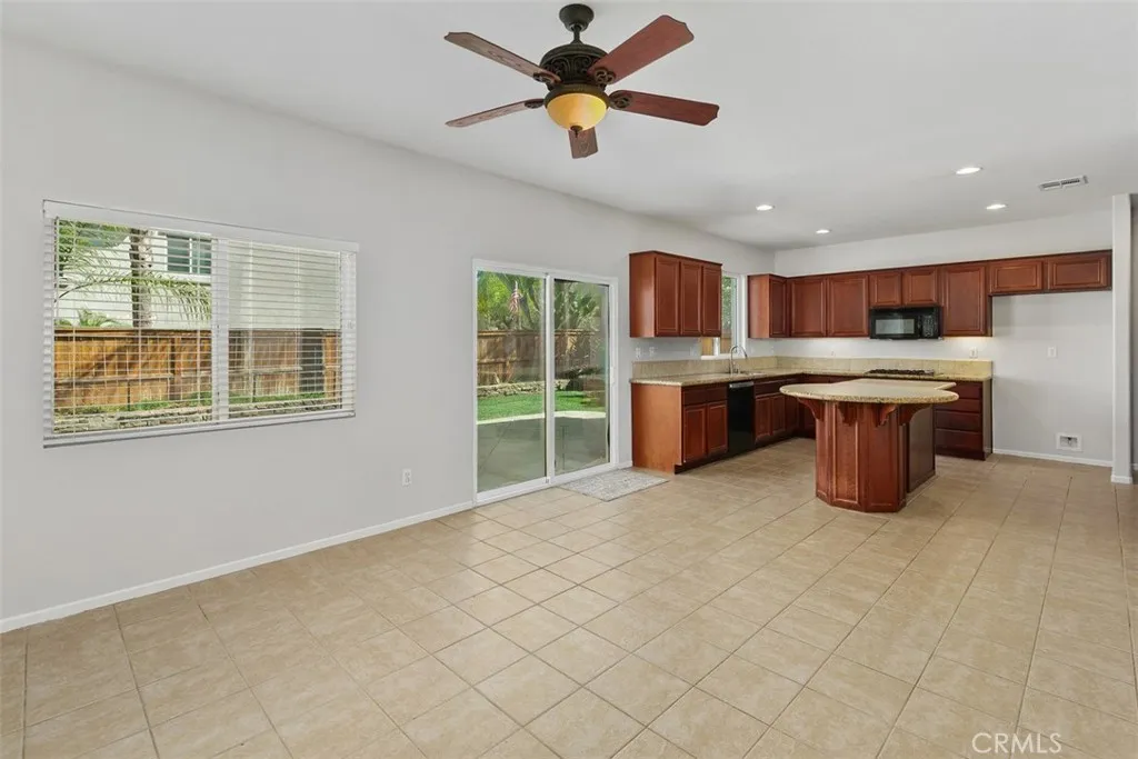 35700 Emily, Murrieta, California 92563 home-pic-12