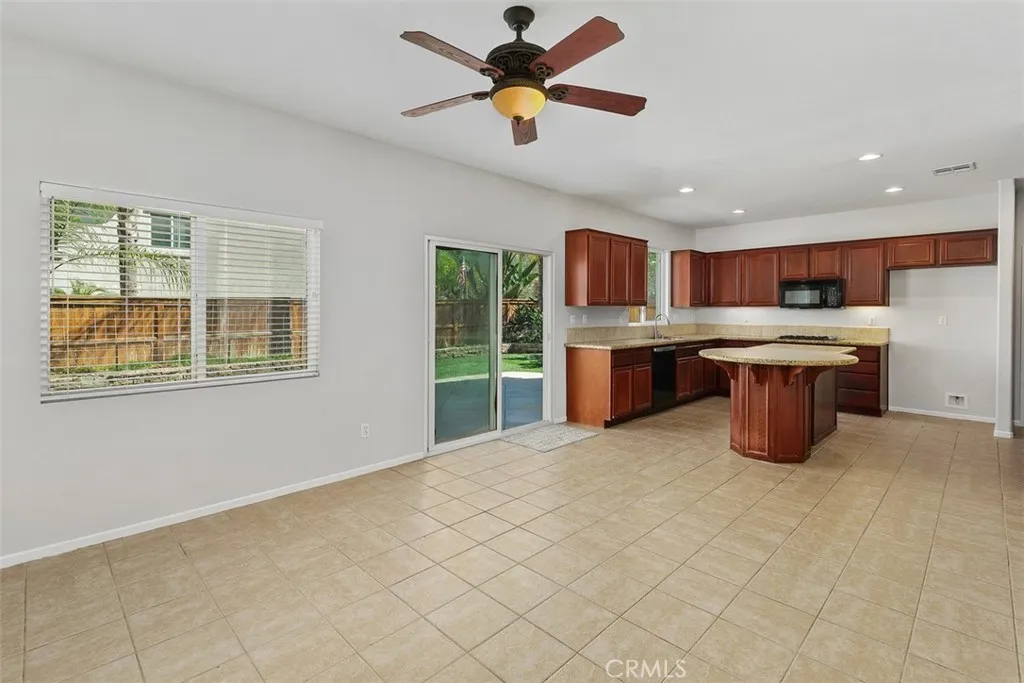 35700 Emily, Murrieta, California 92563 home-pic-11