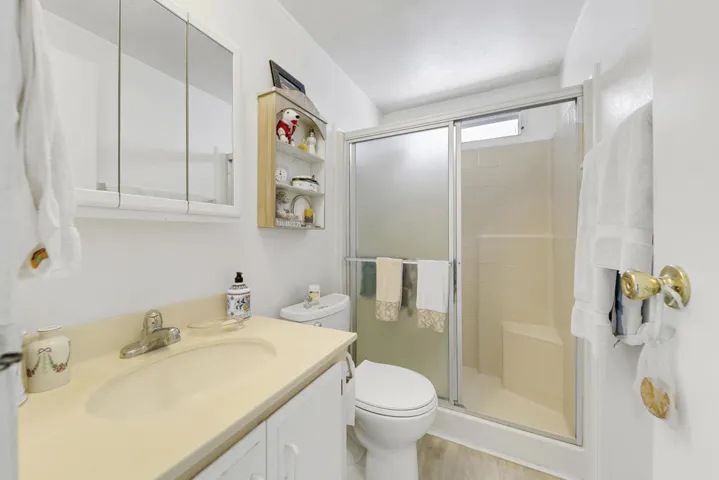28 BATHROOM FULL