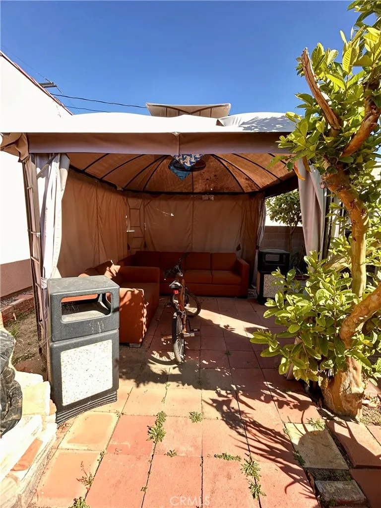 Common Yard Seating Area
