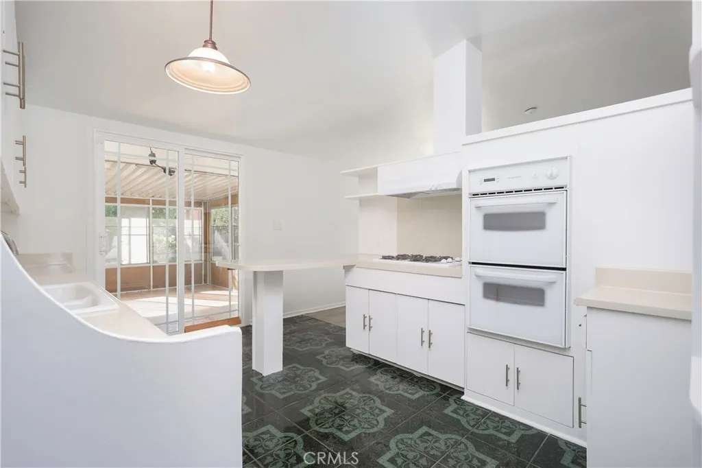 1049 N Macneil, San Fernando, California 91340 home-pic-6