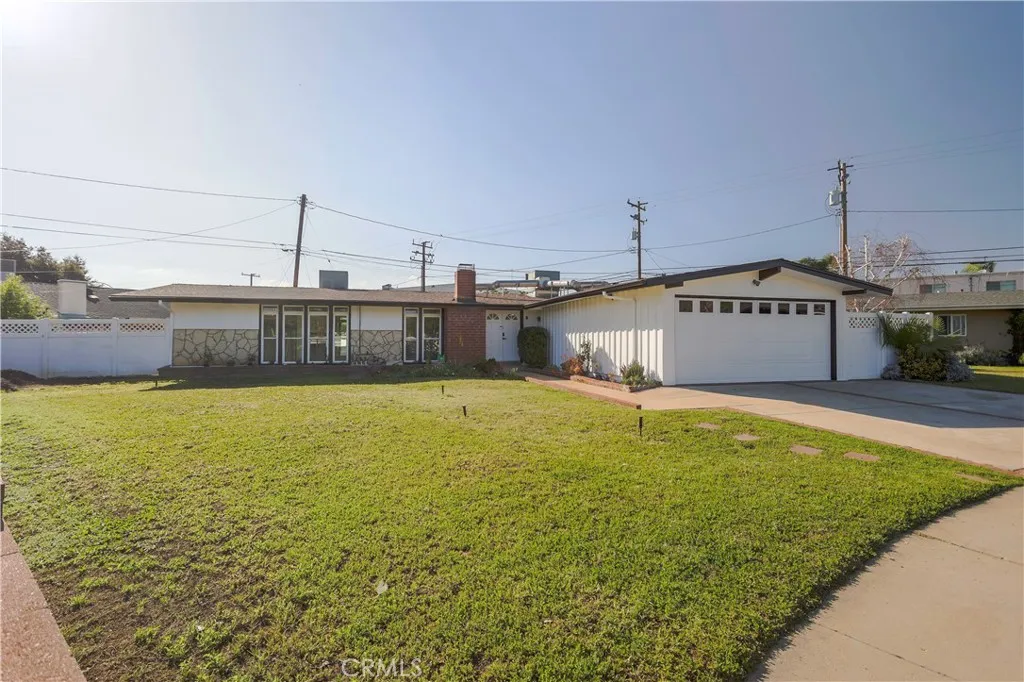 1049 N Macneil, San Fernando, California 91340 home-pic-2