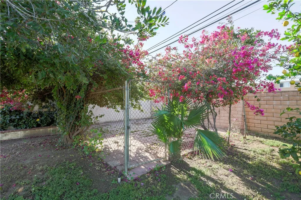 1049 N Macneil, San Fernando, California 91340 home-pic-18