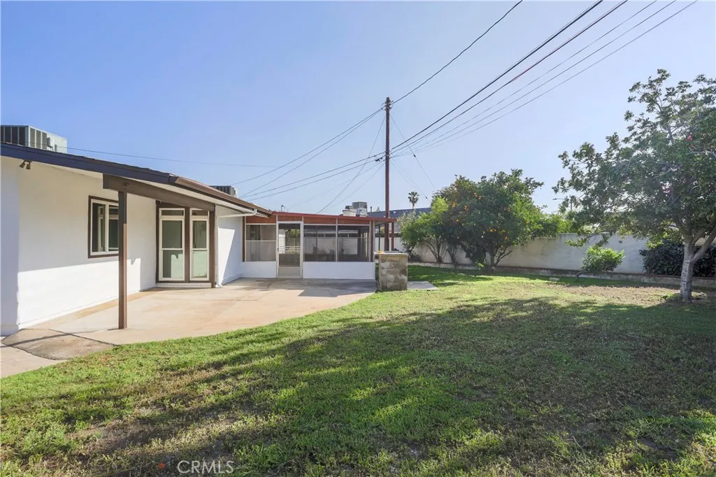1049 N Macneil, San Fernando, California 91340 home-pic-16