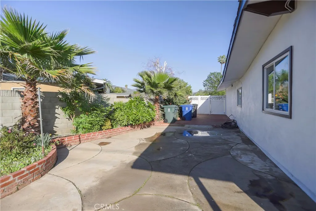 1049 N Macneil, San Fernando, California 91340 home-pic-21