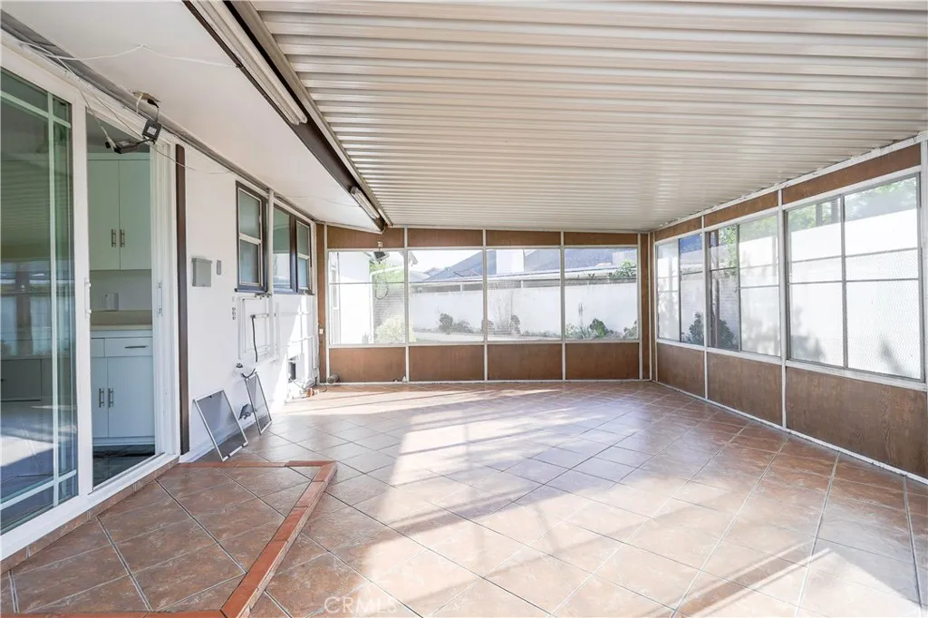 1049 N Macneil, San Fernando, California 91340 home-pic-15
