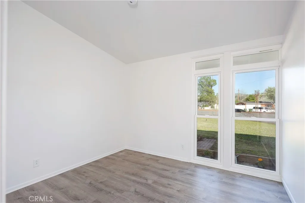 1049 N Macneil, San Fernando, California 91340 home-pic-10