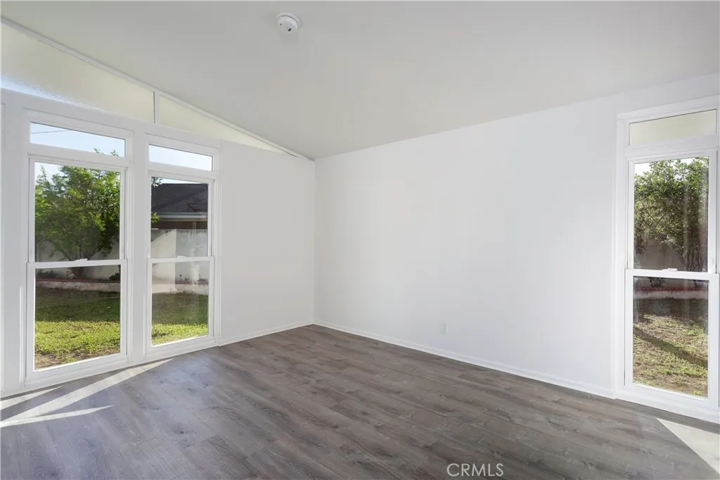 1049 N Macneil, San Fernando, California 91340 home-pic-12
