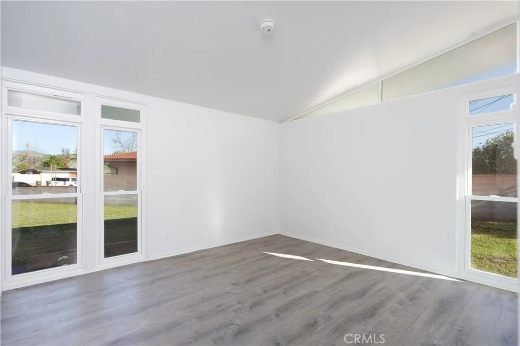 1049 N Macneil, San Fernando, California 91340 home-pic-11
