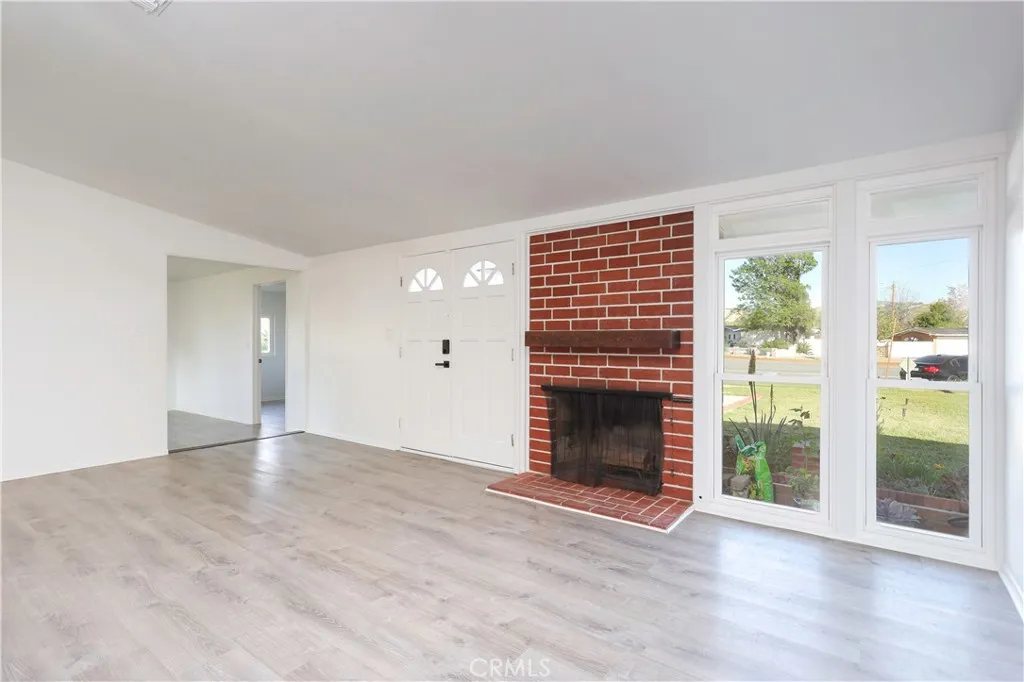 1049 N Macneil, San Fernando, California 91340 home-pic-4