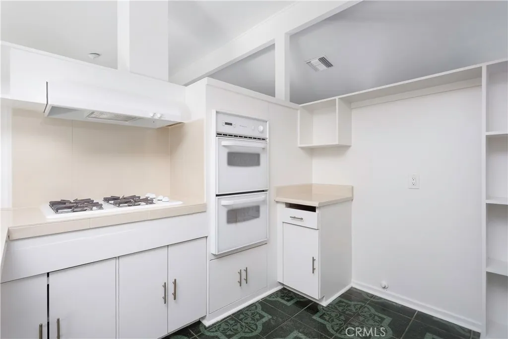 1049 N Macneil, San Fernando, California 91340 home-pic-7