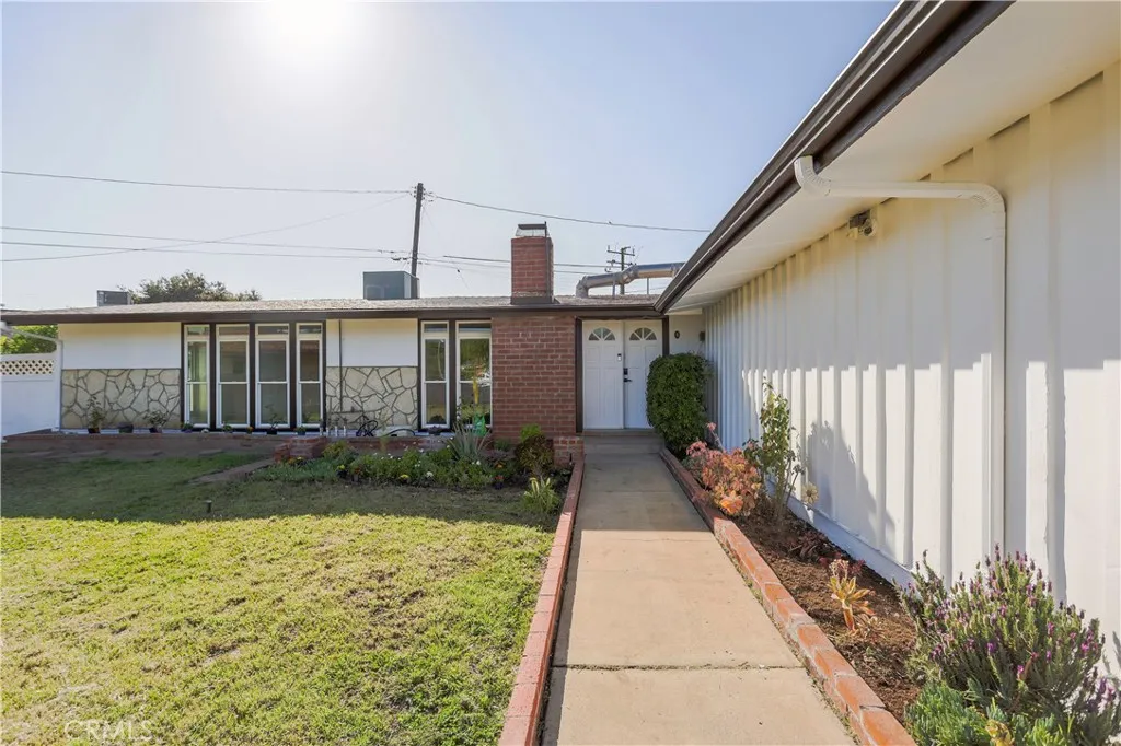 1049 N Macneil, San Fernando, California 91340 home-pic-22