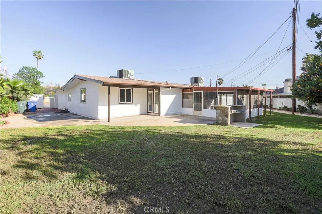 1049 N Macneil, San Fernando, California 91340 home-pic-17