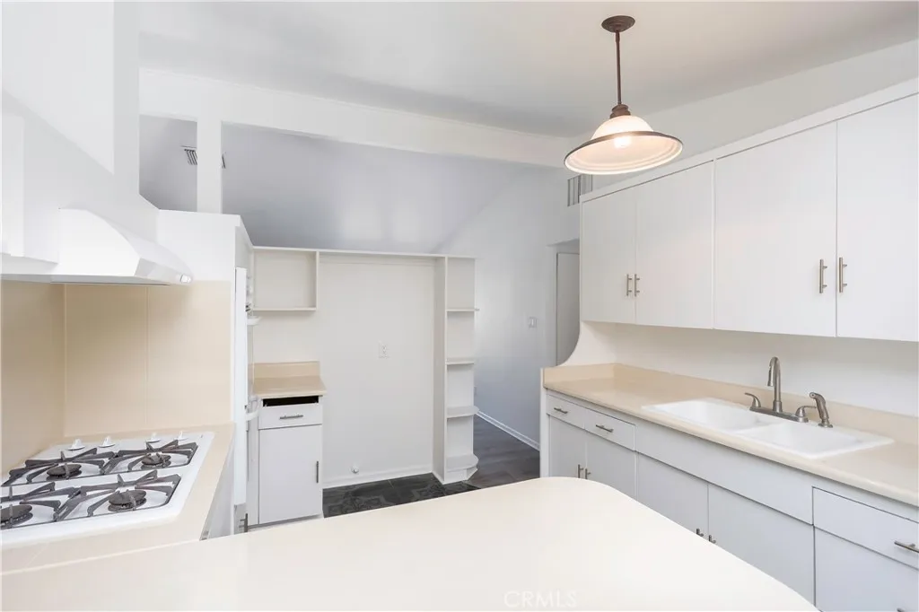1049 N Macneil, San Fernando, California 91340 home-pic-8