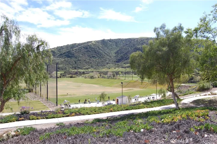 Eagle Glen Golf Course is few blocks away.