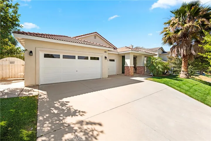 Great location with easy access to nearby freeways and shopping centers, offering ultimate convenience for daily commuting and errands.