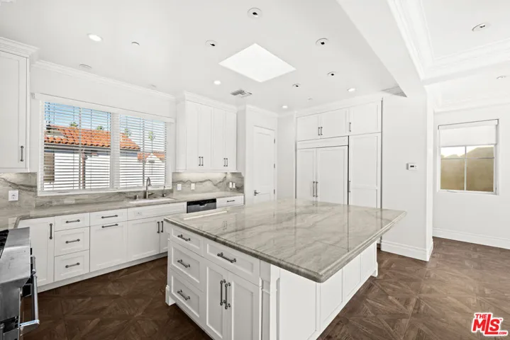 Kitchen b