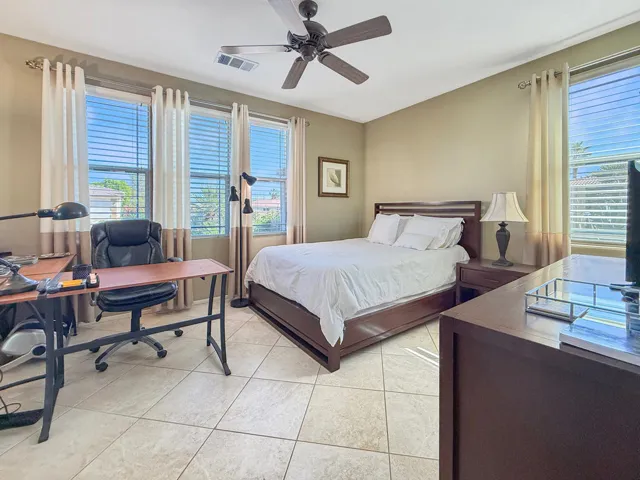 5BC6DFB0-2EB8-4683-87E0-2D784F0D65BC