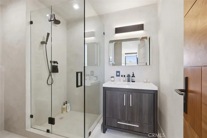 Second bedroom ensuite bathroom