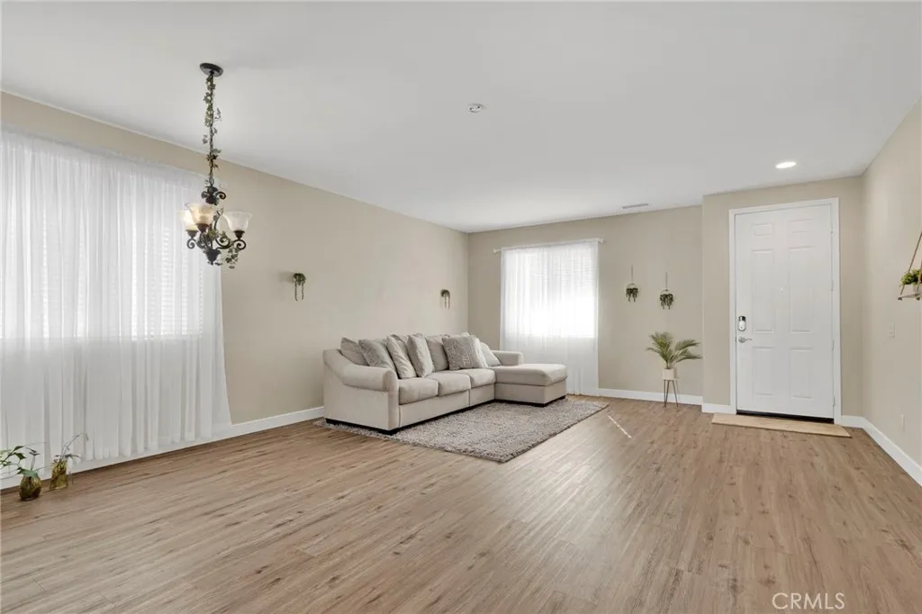 13720 Adams Street, Oak Hills, California 92344 home-pic-4