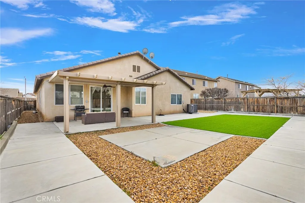 13720 Adams Street, Oak Hills, California 92344 home-pic-39